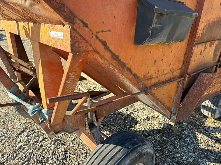 image for item EH7409 Gravity wagon