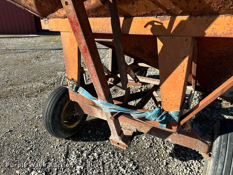 image for item EH7409 Gravity wagon