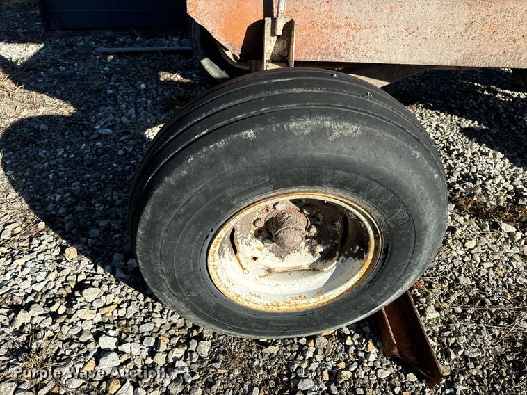 image for item EH7409 Gravity wagon