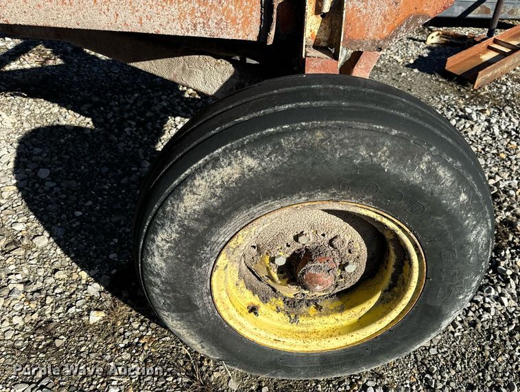 image for item EH7409 Gravity wagon