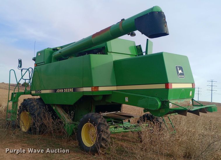 image for item EN8624 1990 John Deere 9500 combine