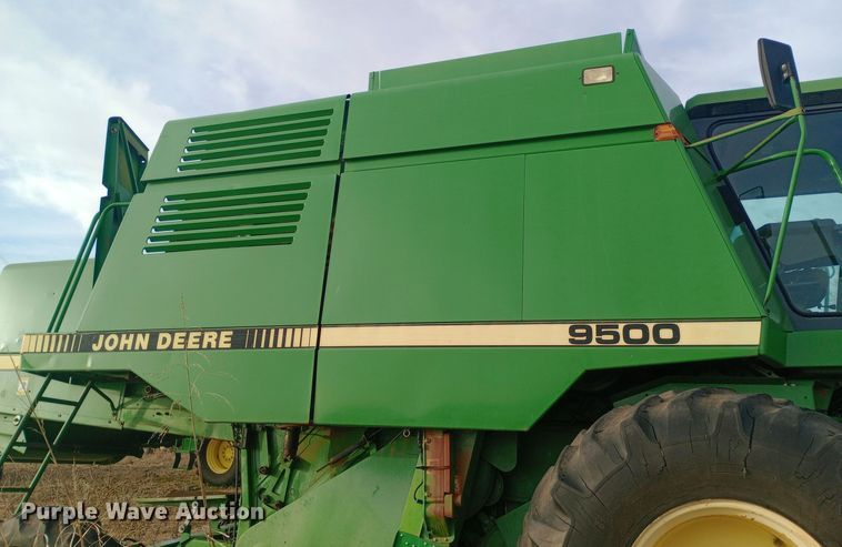 image for item EN8624 1990 John Deere 9500 combine