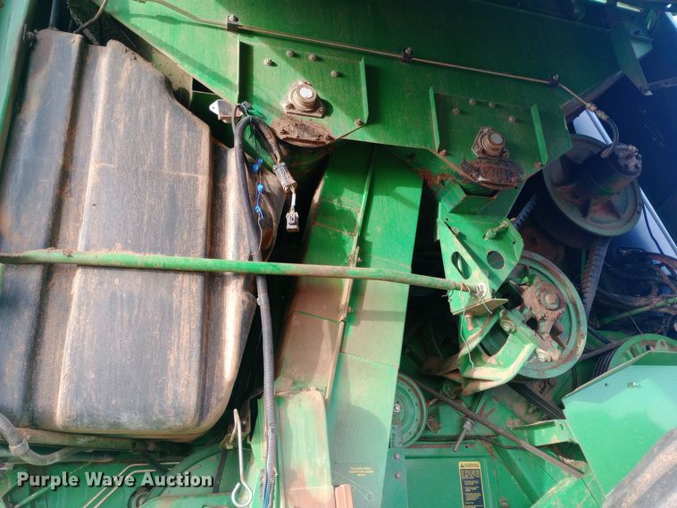 image for item EN8624 1990 John Deere 9500 combine