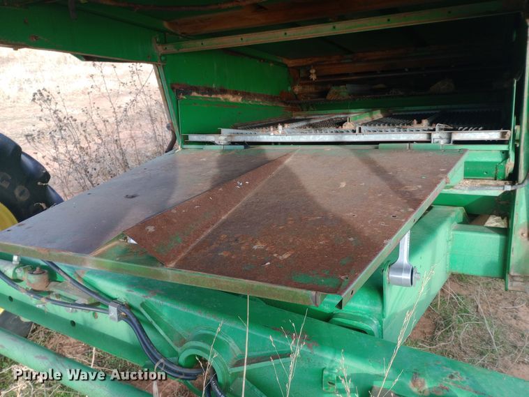 image for item EN8624 1990 John Deere 9500 combine