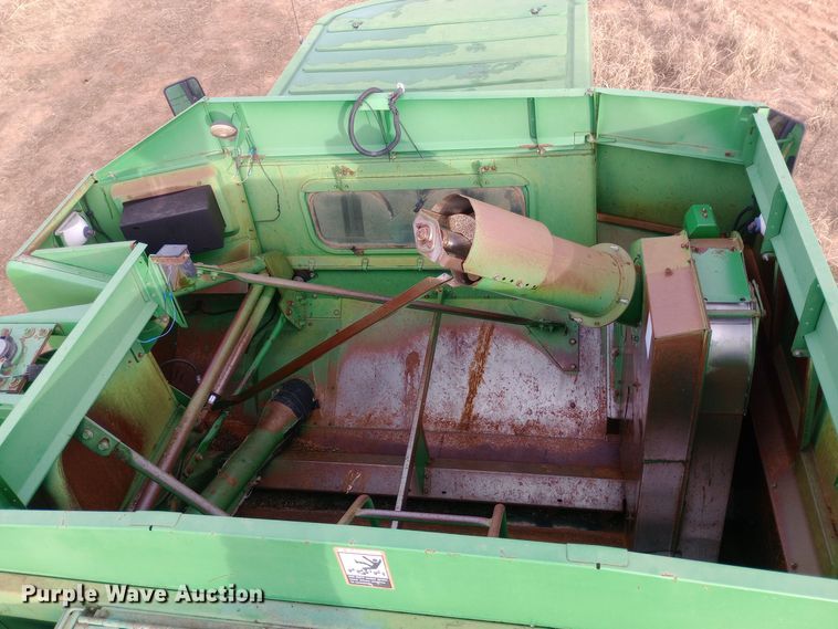 image for item EN8624 1990 John Deere 9500 combine