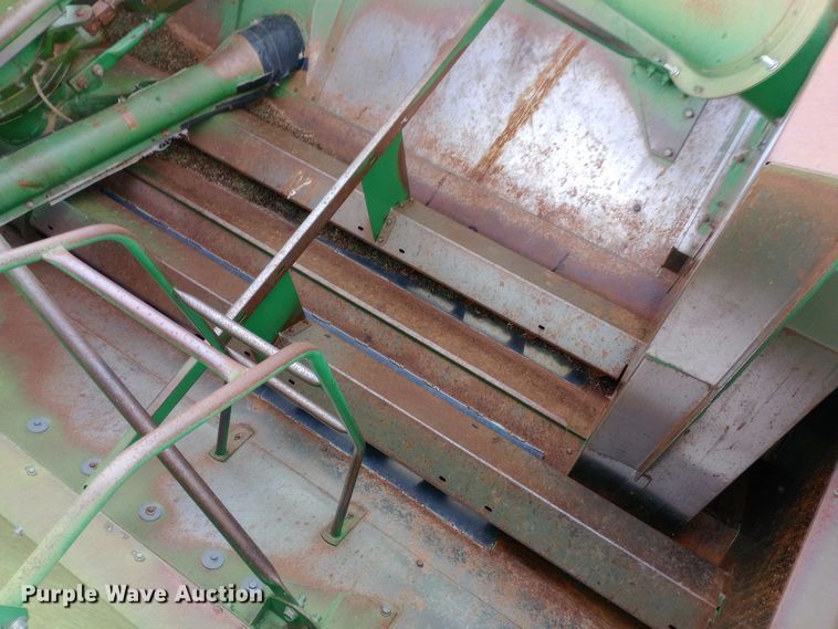 image for item EN8624 1990 John Deere 9500 combine