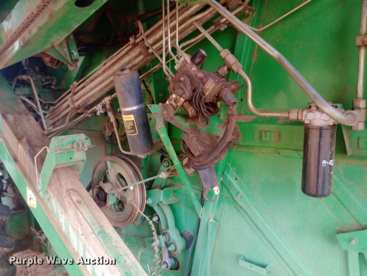 image for item EN8624 1990 John Deere 9500 combine