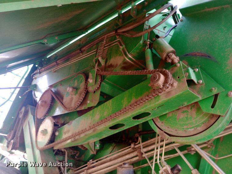 image for item EN8624 1990 John Deere 9500 combine