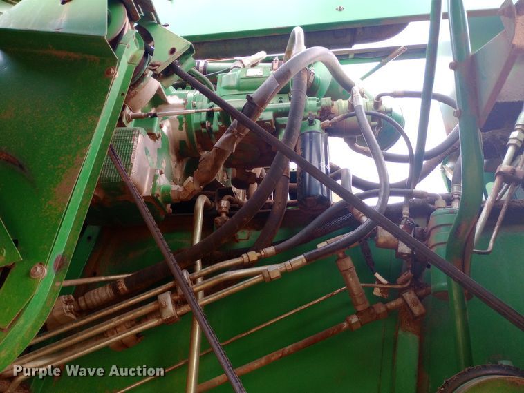 image for item EN8624 1990 John Deere 9500 combine