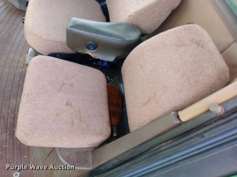 image for item EN8624 1990 John Deere 9500 combine