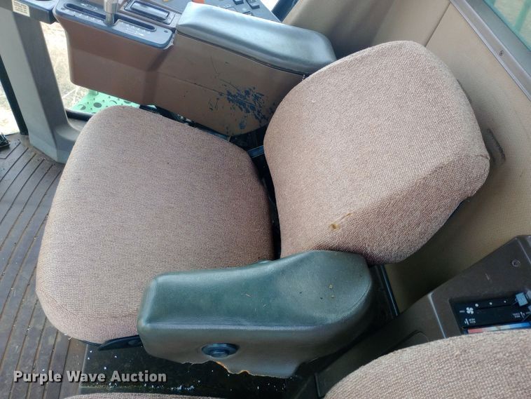 image for item EN8624 1990 John Deere 9500 combine