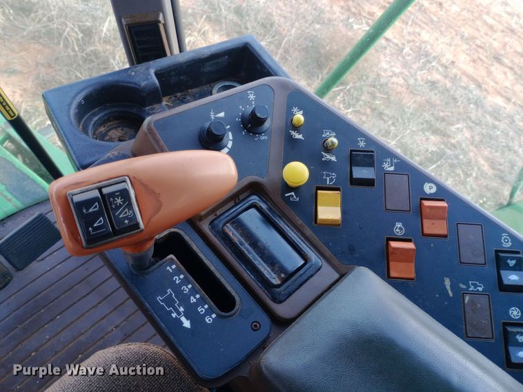 image for item EN8624 1990 John Deere 9500 combine