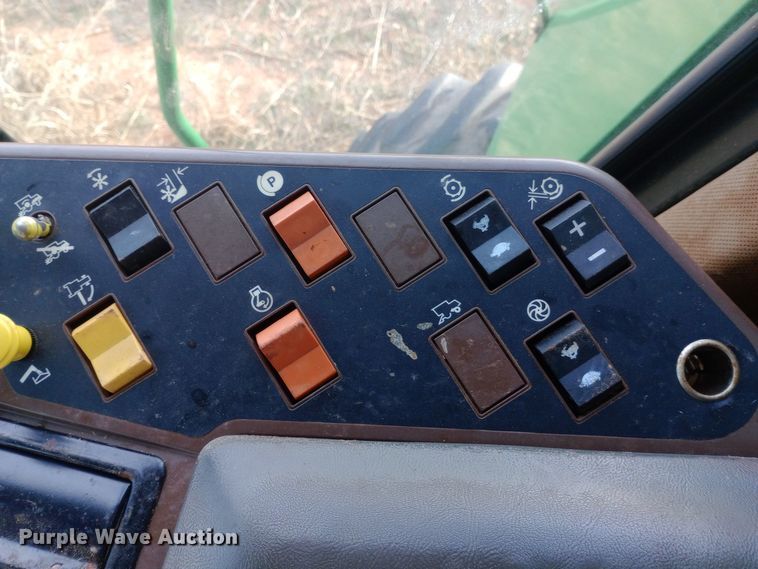 image for item EN8624 1990 John Deere 9500 combine