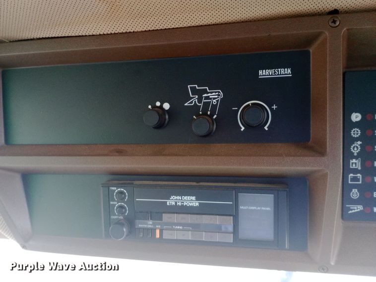 image for item EN8624 1990 John Deere 9500 combine