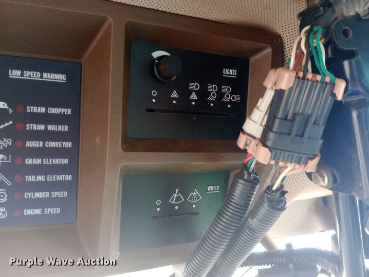 image for item EN8624 1990 John Deere 9500 combine