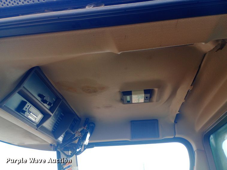 image for item EN8624 1990 John Deere 9500 combine