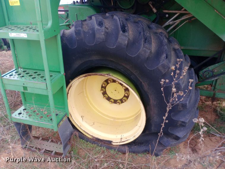 image for item EN8624 1990 John Deere 9500 combine