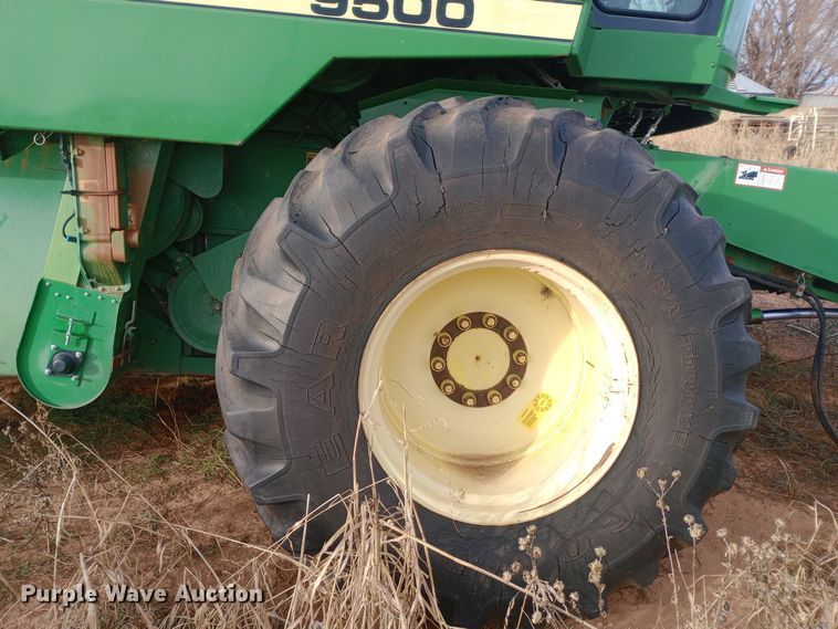 image for item EN8624 1990 John Deere 9500 combine