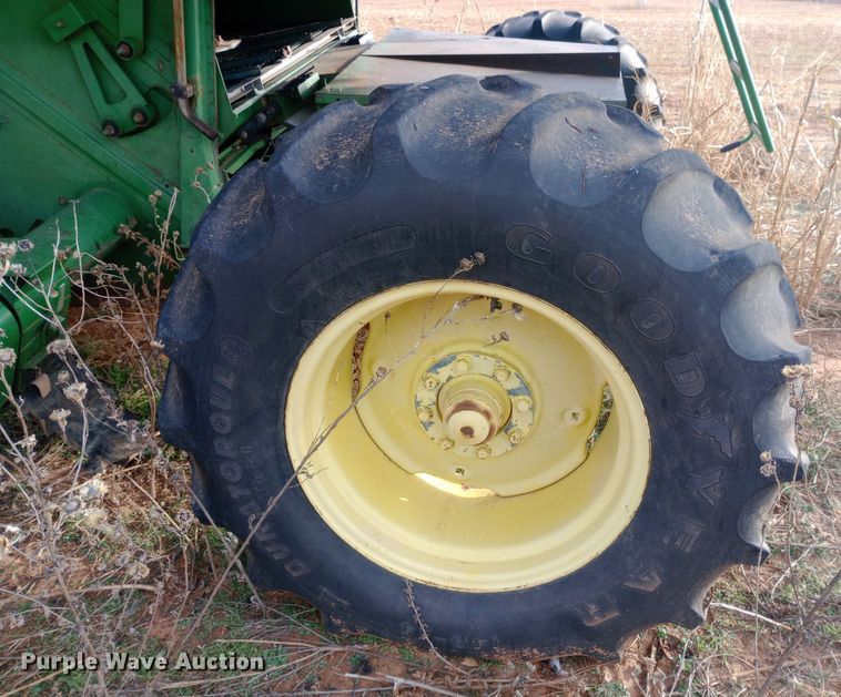 image for item EN8624 1990 John Deere 9500 combine