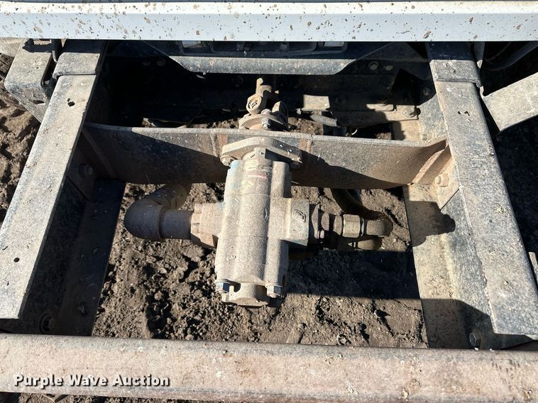 image for item ER8373 2015 International 7400 feed mixer truck