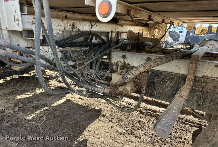 image for item ER8373 2015 International 7400 feed mixer truck