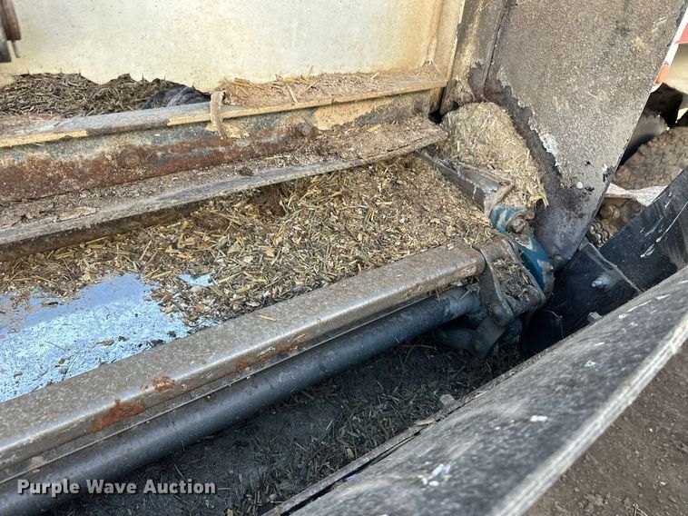 image for item ER8373 2015 International 7400 feed mixer truck