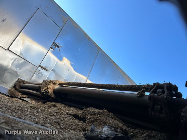 image for item ER8373 2015 International 7400 feed mixer truck