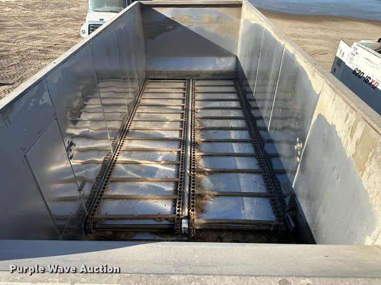 image for item ER8373 2015 International 7400 feed mixer truck