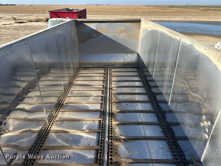 image for item ER8373 2015 International 7400 feed mixer truck