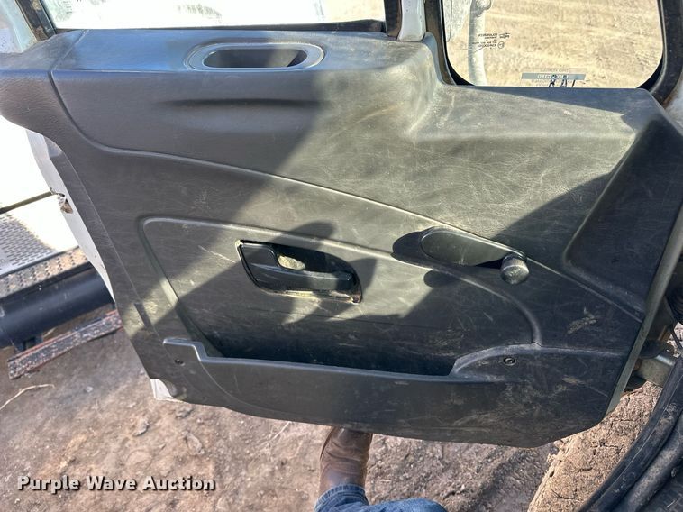 image for item ER8373 2015 International 7400 feed mixer truck