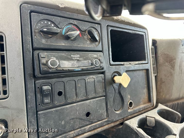 image for item ER8373 2015 International 7400 feed mixer truck