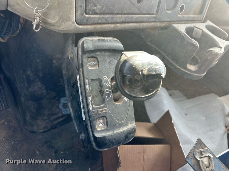 image for item ER8373 2015 International 7400 feed mixer truck