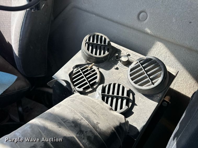 image for item ER8373 2015 International 7400 feed mixer truck