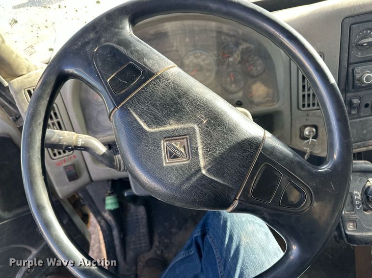 image for item ER8373 2015 International 7400 feed mixer truck