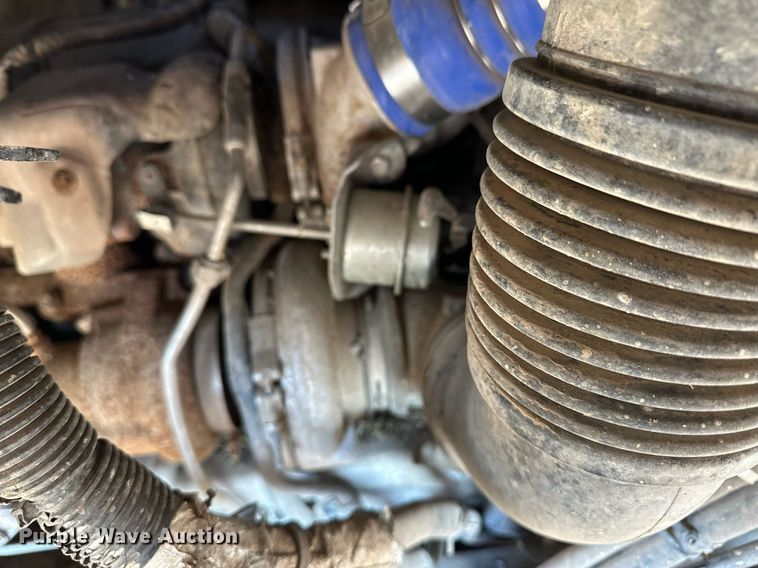 image for item ER8373 2015 International 7400 feed mixer truck