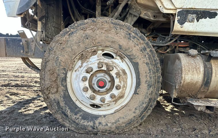 image for item ER8373 2015 International 7400 feed mixer truck