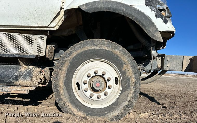 image for item ER8373 2015 International 7400 feed mixer truck