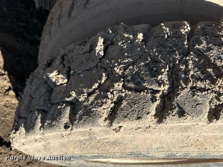 image for item ER8373 2015 International 7400 feed mixer truck