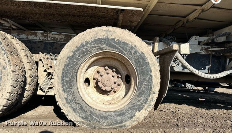 image for item ER8373 2015 International 7400 feed mixer truck