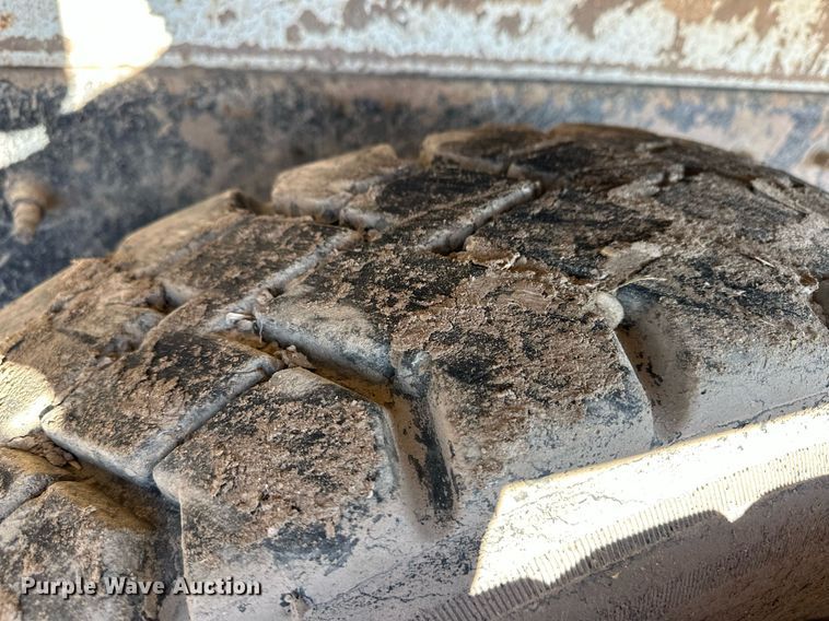 image for item ER8373 2015 International 7400 feed mixer truck