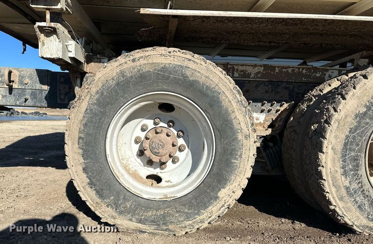 image for item ER8373 2015 International 7400 feed mixer truck