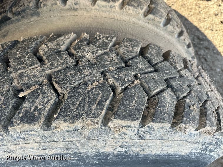 image for item ER8373 2015 International 7400 feed mixer truck