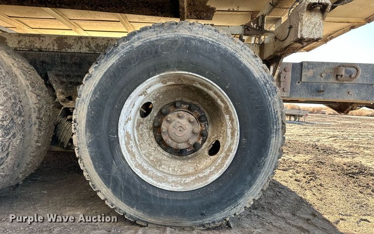 image for item ER8373 2015 International 7400 feed mixer truck