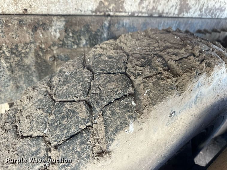 image for item ER8373 2015 International 7400 feed mixer truck