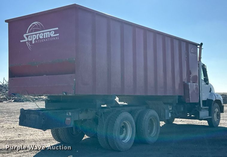 image for item ER8374 2013 Freightliner 114SD feed mixer truck 