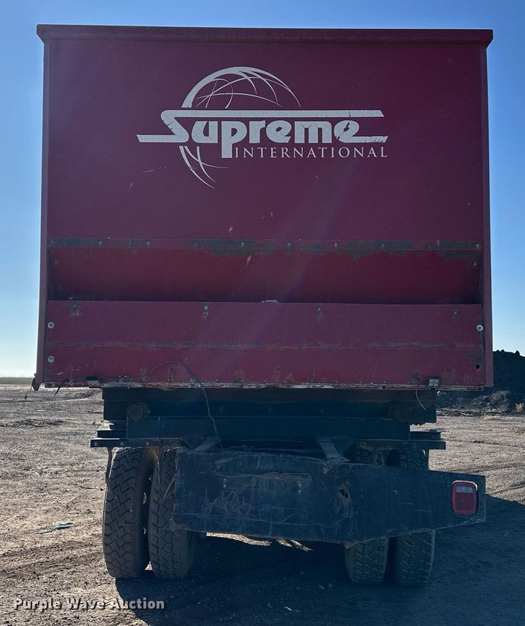 image for item ER8374 2013 Freightliner 114SD feed mixer truck 