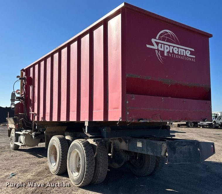 image for item ER8374 2013 Freightliner 114SD feed mixer truck 