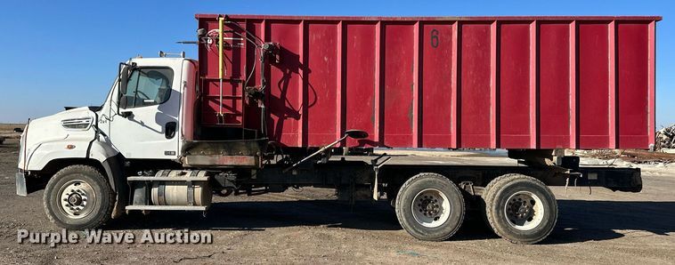 image for item ER8374 2013 Freightliner 114SD feed mixer truck 