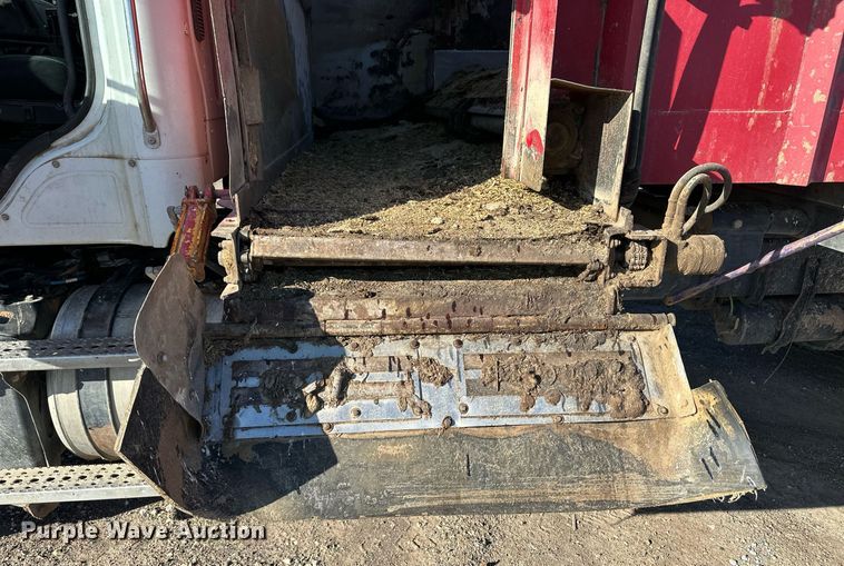 image for item ER8374 2013 Freightliner 114SD feed mixer truck 