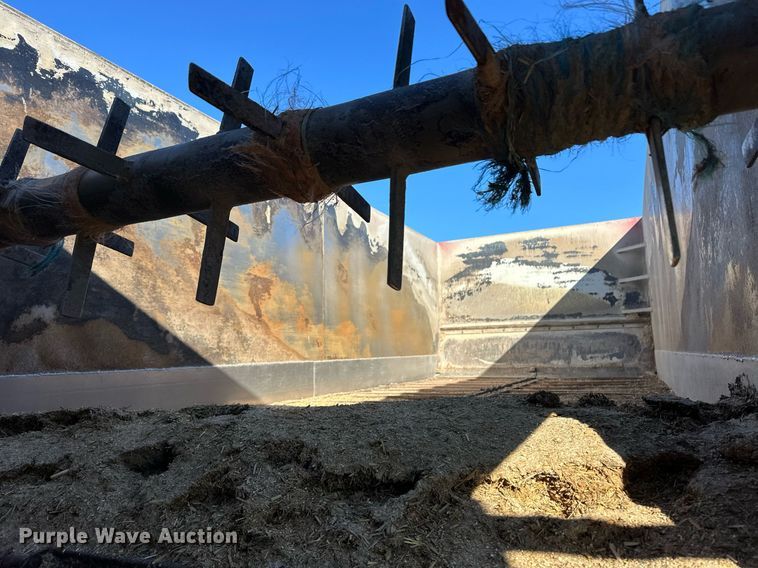 image for item ER8374 2013 Freightliner 114SD feed mixer truck 